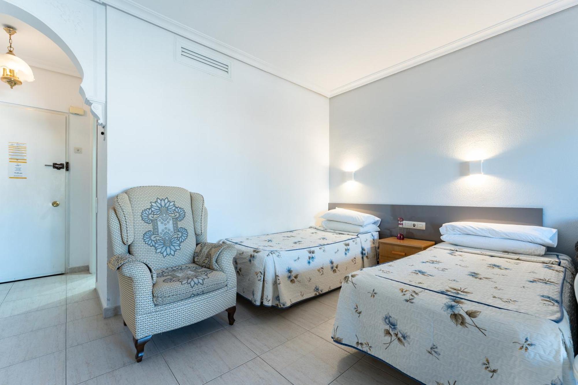 Pyr Studio Apt Partial Seaview فوينخيرولا المظهر الخارجي الصورة